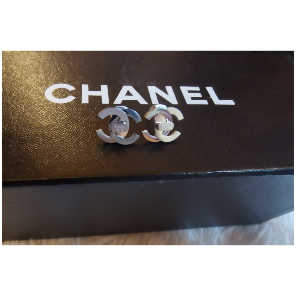 🎄✅SALE Repurposed chanel zipper pulls 😊 🎄
